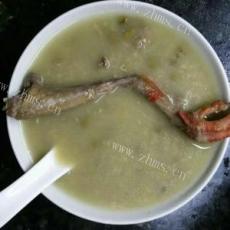 营养的乳鸽青菜汤：一碗汤温暖一家人