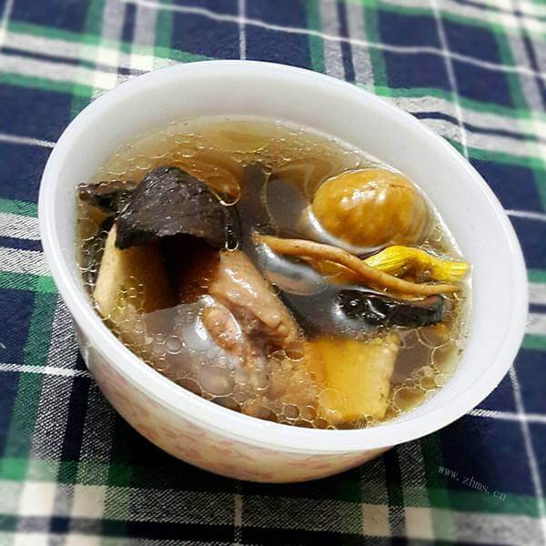 蜜枣麻根母鸡汤