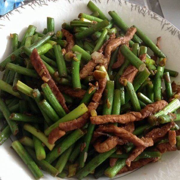 家常菜蒜苗炒肉