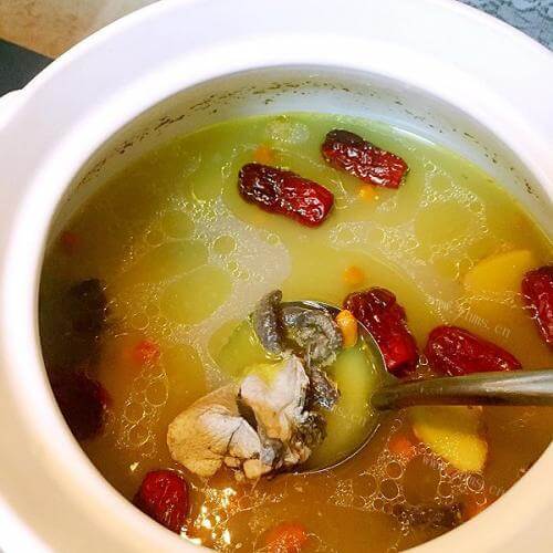 美味的红枣乌鸡汤