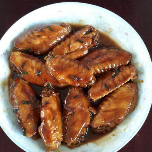 色味俱全的红烧鸡翅