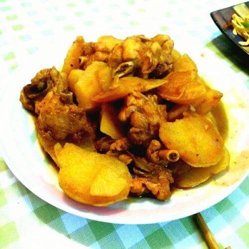 土豆焖鸡块