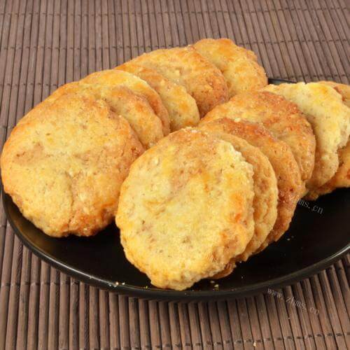 甜中带咸、甘香酥脆的鸡仔饼