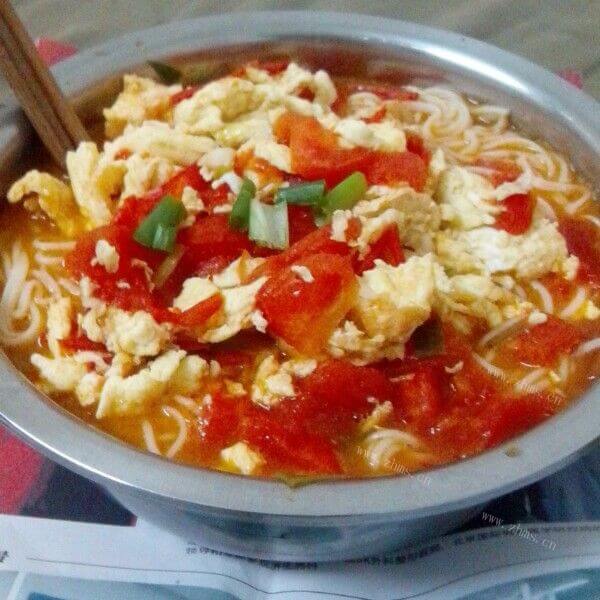美味的西红柿鸡蛋面