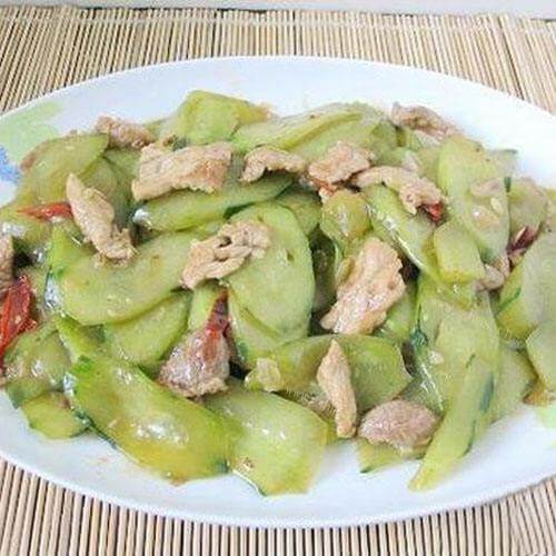 家常菜黄瓜炒肉