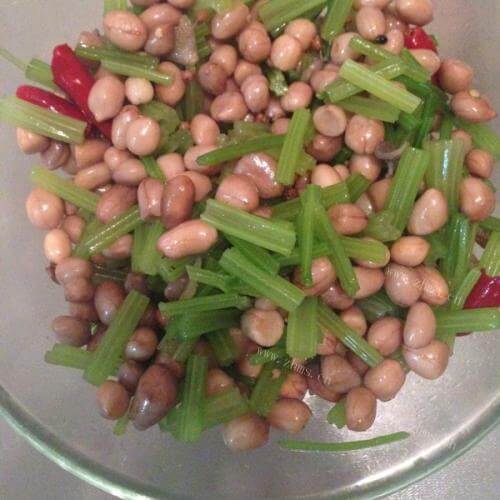 自制芹菜拌花生