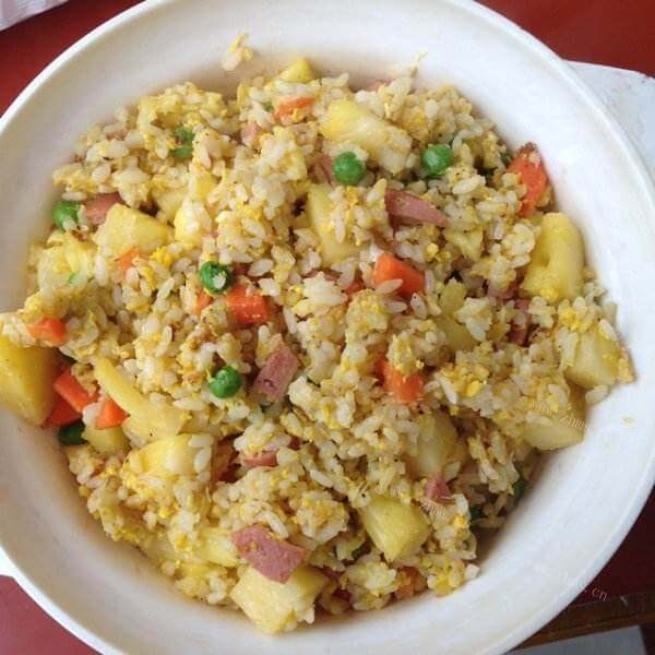 美味的菠萝炒饭