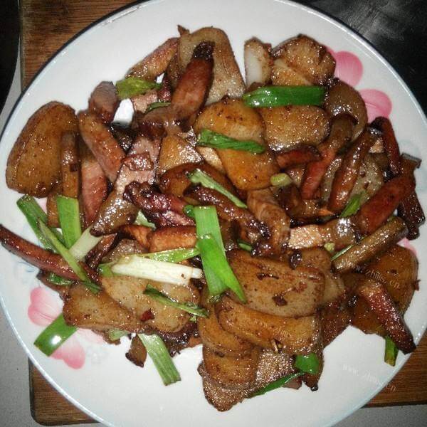 美味的腊肉炒年糕