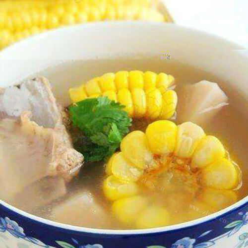美味的玉米排骨汤