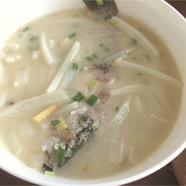 美味红白萝卜鲫鱼汤