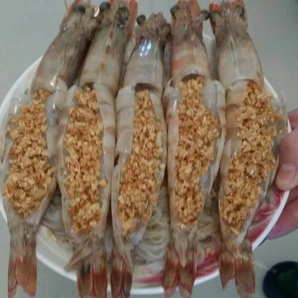 美味的蒜蓉开边虾