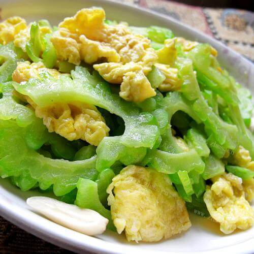 家常菜苦瓜炒鸡蛋