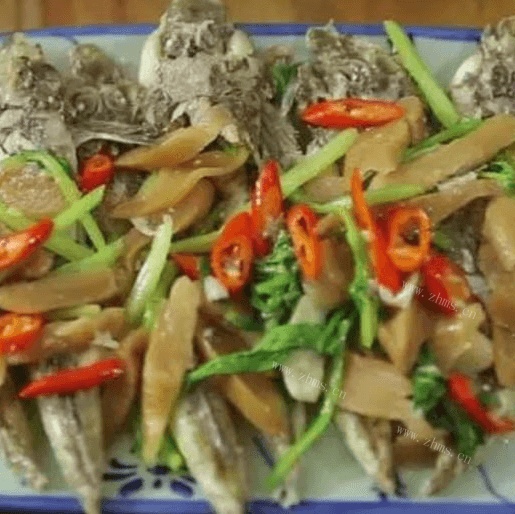 菜脯炒淡角鱼