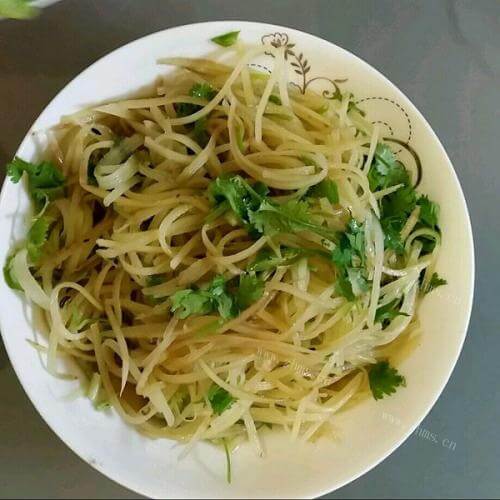 家常菜凉拌土豆丝