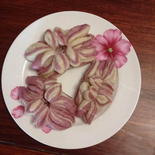口感丰富的莲花卷