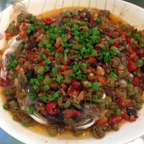 美味的双椒鱼头