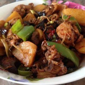 美味的新疆大盘鸡