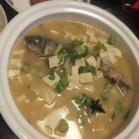 美味的鲫鱼豆腐汤