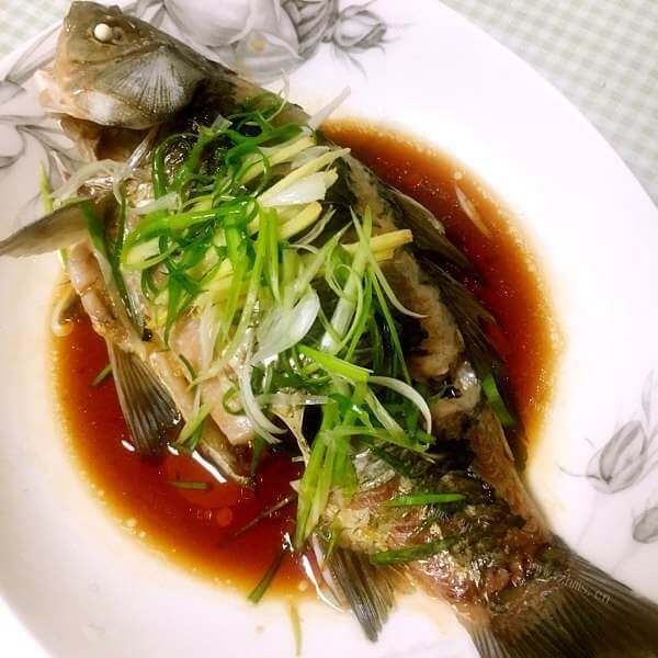 家常菜清蒸鲫鱼