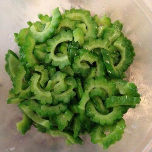 食欲满满的凉拌苦瓜