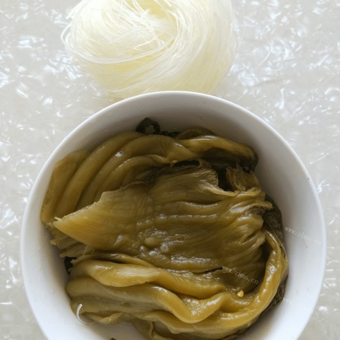 酸菜粉丝汤做法图解1)