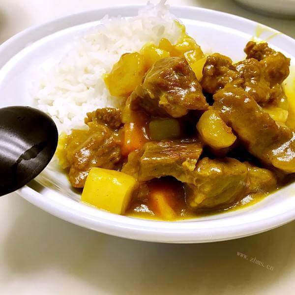 美味晚餐咖喱牛腩