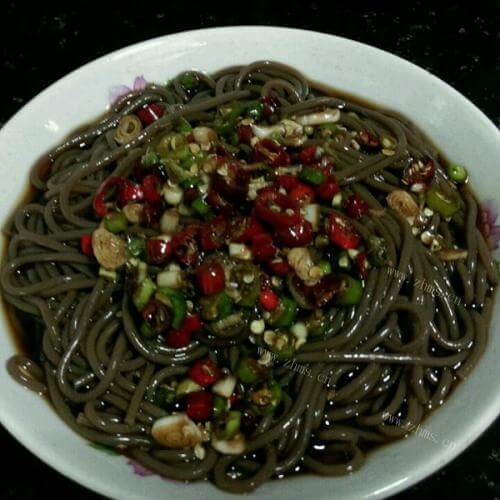 口感饱满的酸辣蕨根粉