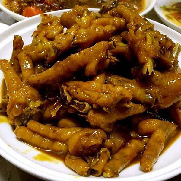 常吃不腻的红烧凤爪