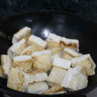 味道鲜美的鸡汤炖豆腐的做法图解七
