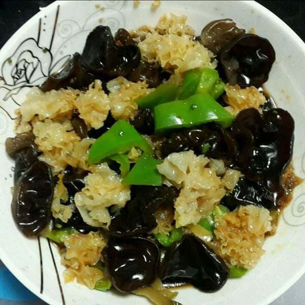 美味凉拌黑白双耳