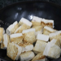 味道鲜美的鸡汤炖豆腐的做法图解六