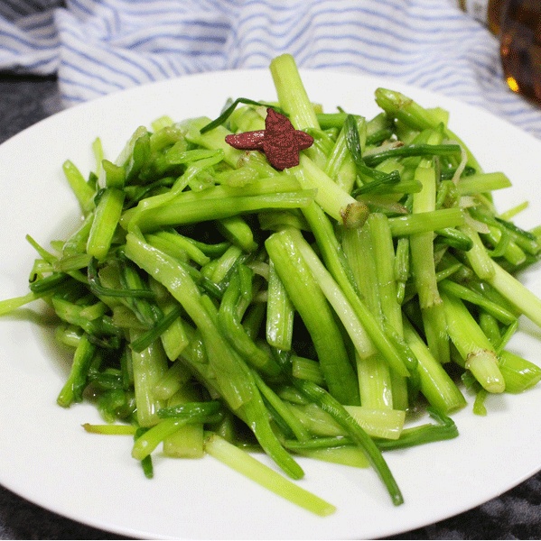 清淡的清炒芹菜