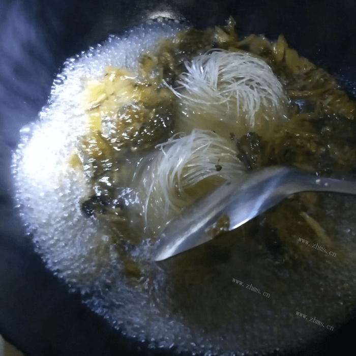酸菜粉丝汤做法图解5)