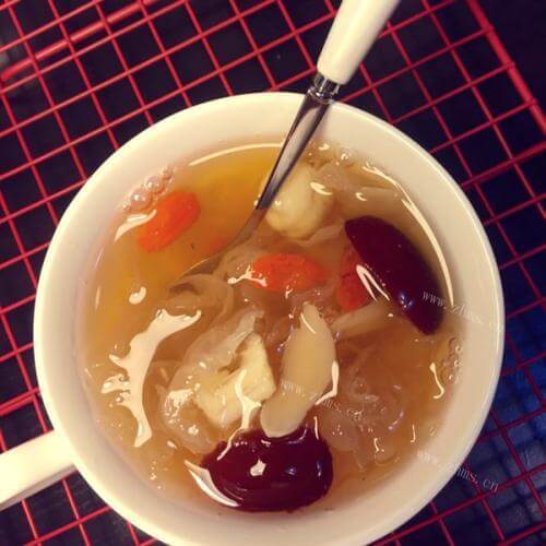 美味的红枣银耳汤