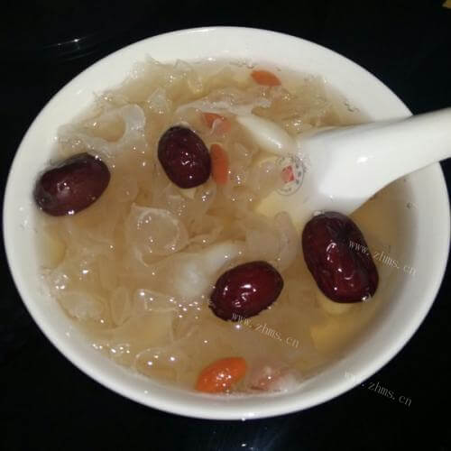 团圆饭后刮油淸胃正当时—蜜瓜红枣银耳羹