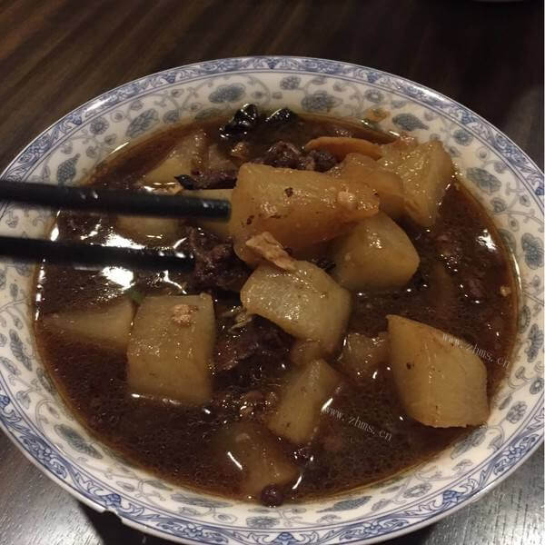 家常菜萝卜炖牛腩
