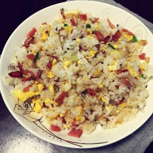 美味的火腿蛋炒饭