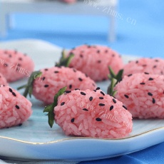草莓饭团
