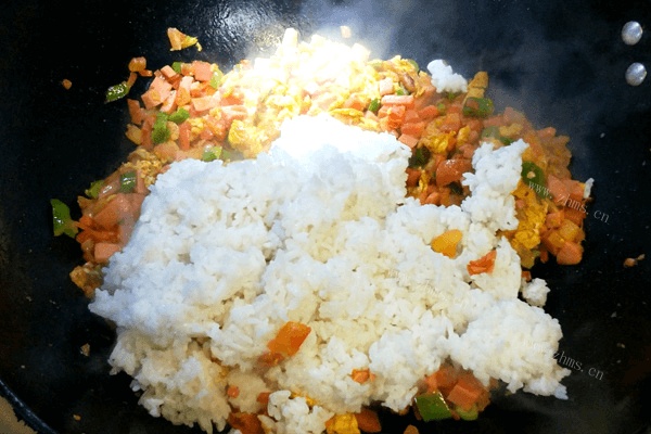 热腾腾的蛋炒饭做法图解14)