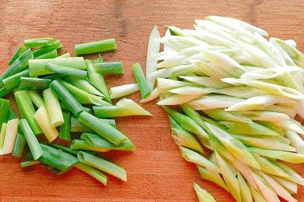 大葱炒肉做法图解8)