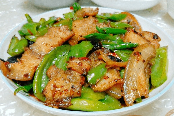 好吃又好看的青椒回锅肉的做法做法图解12)