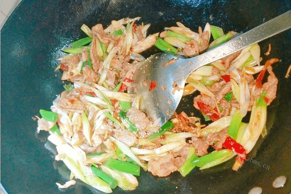 大葱炒肉做法图解15)