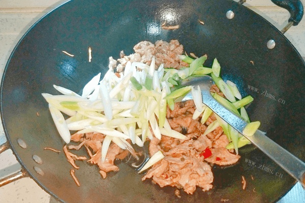 大葱炒肉做法图解13)