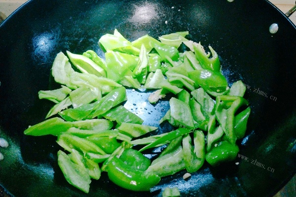 好吃又好看的青椒回锅肉的做法做法图解7)