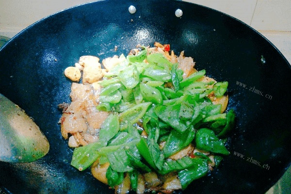 好吃又好看的青椒回锅肉的做法做法图解11)