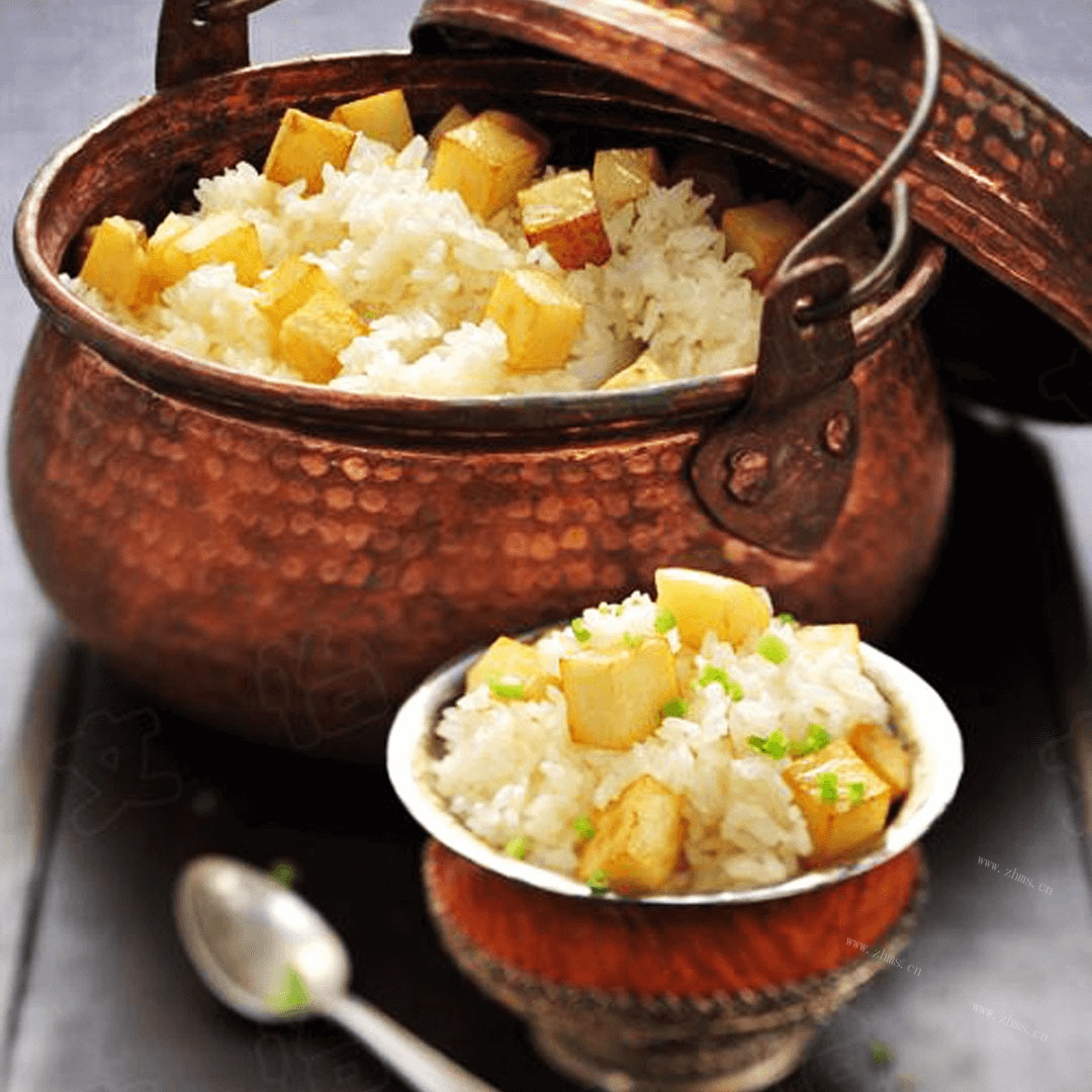 土豆焖黄金粥饭