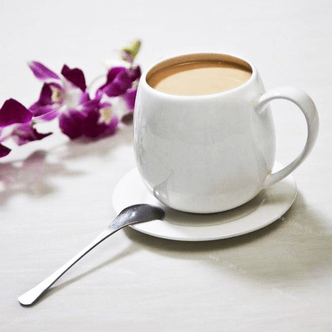 一杯暖心的苦荞可可焦糖奶茶