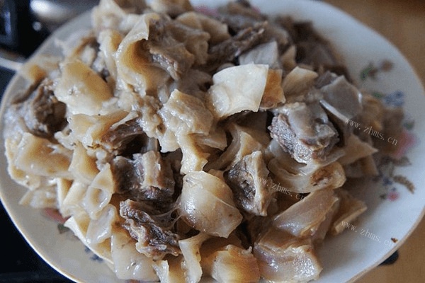 土豆炖牛腩做法图解2)