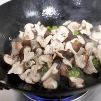 炒香菇的做法图解五