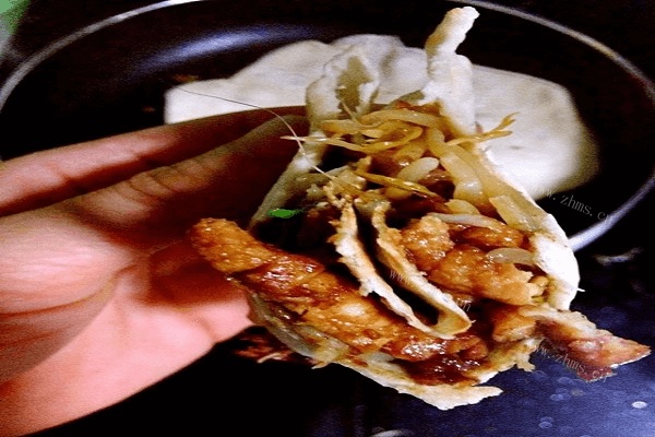 喜欢吃熏肉大饼的，可以试试这种味道鲜美的熏肉大饼做法